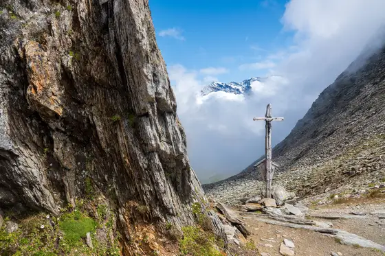 La vicina Forcella del Picco segna il confine con l'Austria
