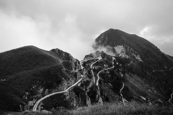 A due ore di cammino da Passo Croce d'Aune, il sentiero si inerpica tra mille tornanti verso il Rifugio Giorgio dal Piaz