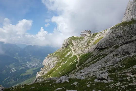 San Martino di Castrozza sullo sfondo