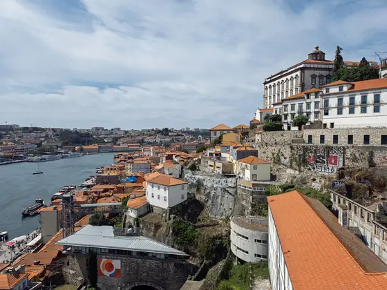 La città vecchia, le viuzze del centro ormai super restaurato,dallalto mantengono il loro fascino decadente