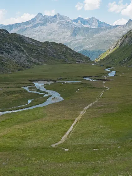 Le anse del torrente continuano a variare e hanno
